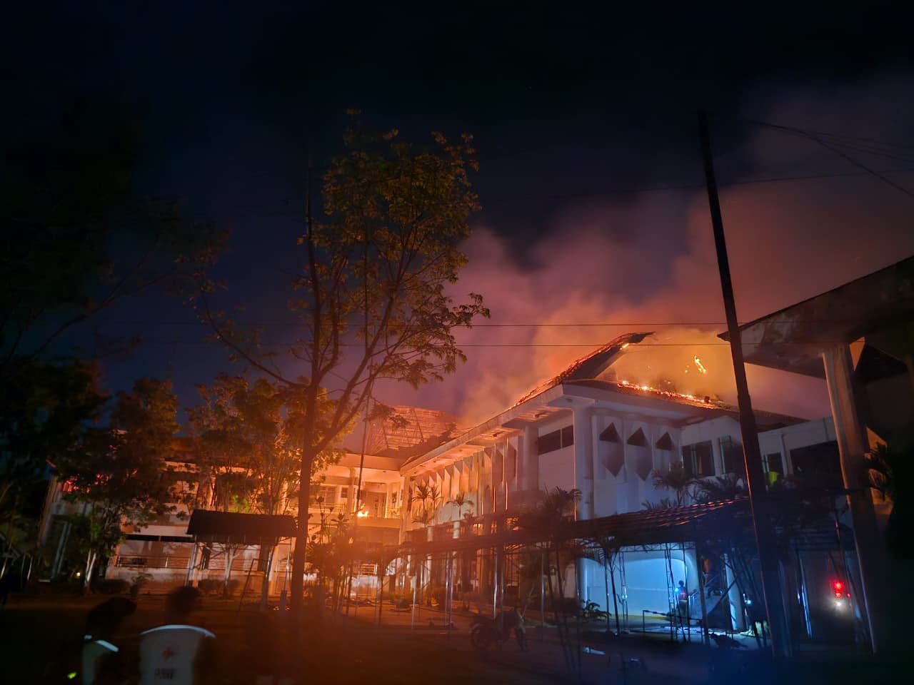 Kebakaran Hebat di Kantor Bupati Bulungan, Setengah Gedung Utama Hangus Dilalap Api