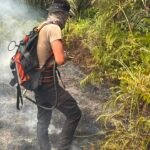 Kebakaran Lahan SP 6 Kembali Ditangani, Petugas Padamkan Titik Api Baru